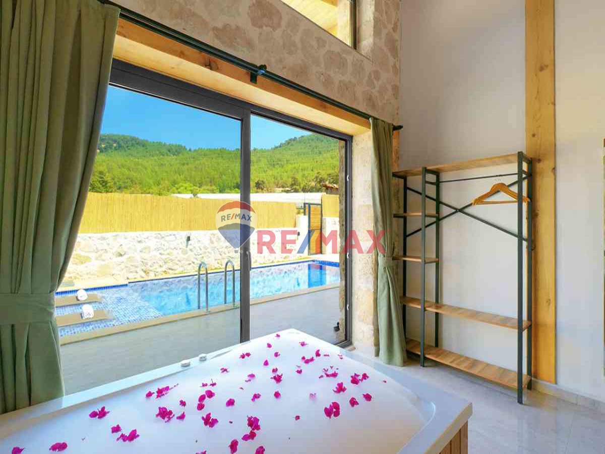 RE/MAX PUPA'DAN KALKAN SARIBELEN'DE SATILIK VILLA VE ARAZISI - Küçük Görsel 1